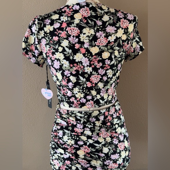 Floral print two piece crop top and skirt set - Picture 13 of 13